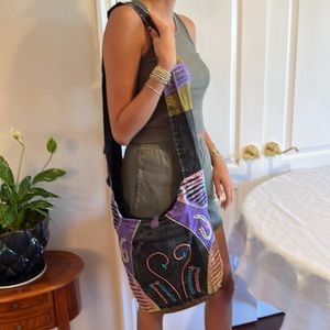EMBROIDERED CROSSBODY HIPPIE BAG